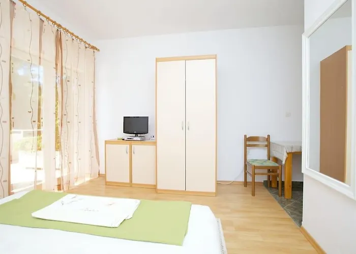 15241c * Stari Grad (Hvar)